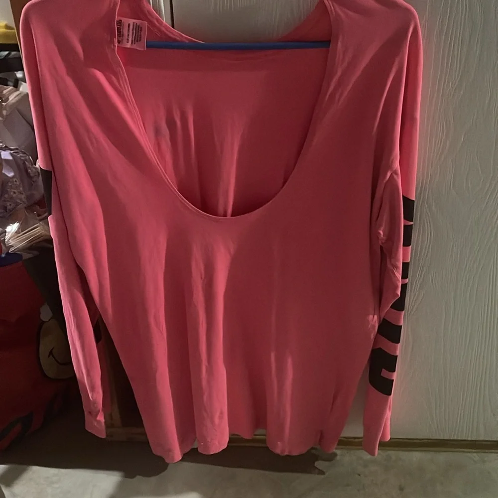 Pink top - Picture 5 of 6